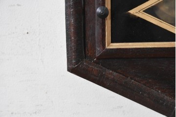アメリカアンティーク　1900年頃　New Haven Clock Co.(ニューヘブン社)　金色の縁取りと菱形模様が印象的な八角形の掛け時計　(R-091812)