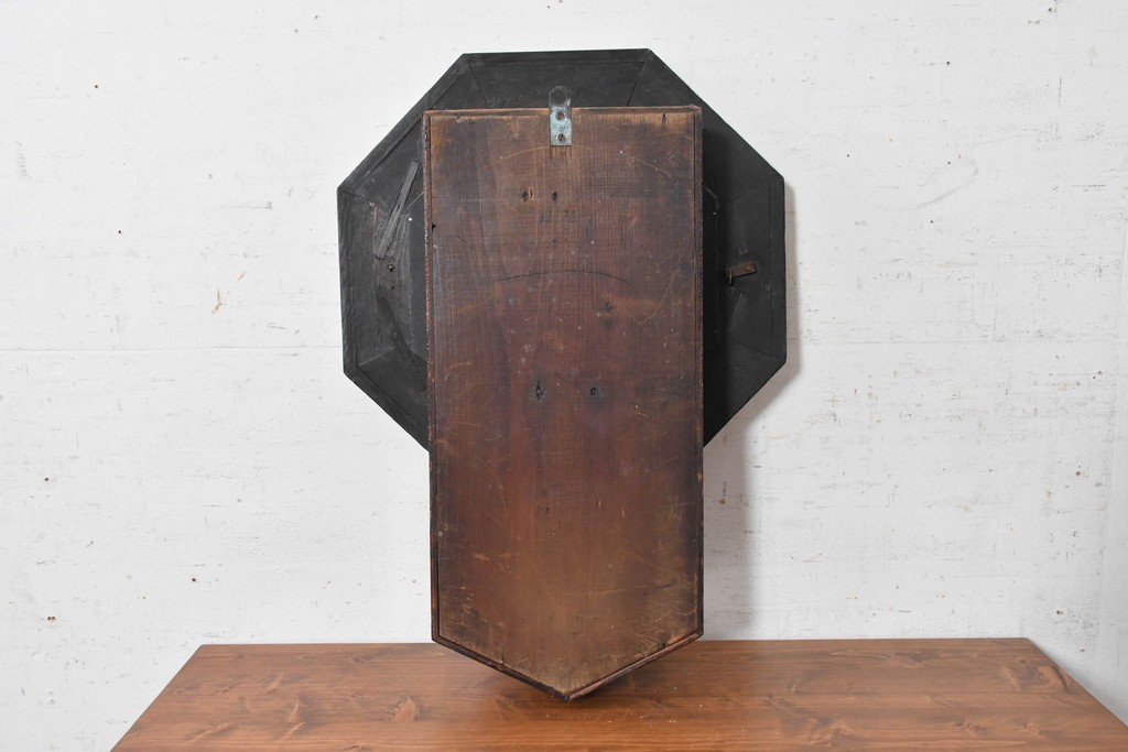 アメリカアンティーク　1900年頃　New Haven Clock Co.(ニューヘブン社)　金色の縁取りと菱形模様が印象的な八角形の掛け時計　(R-091812)