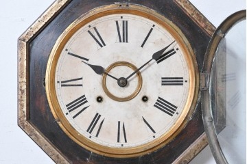 アメリカアンティーク　1900年頃　New Haven Clock Co.(ニューヘブン社)　金色の縁取りがクラシカルな八角形の掛け時計　(R-091813)