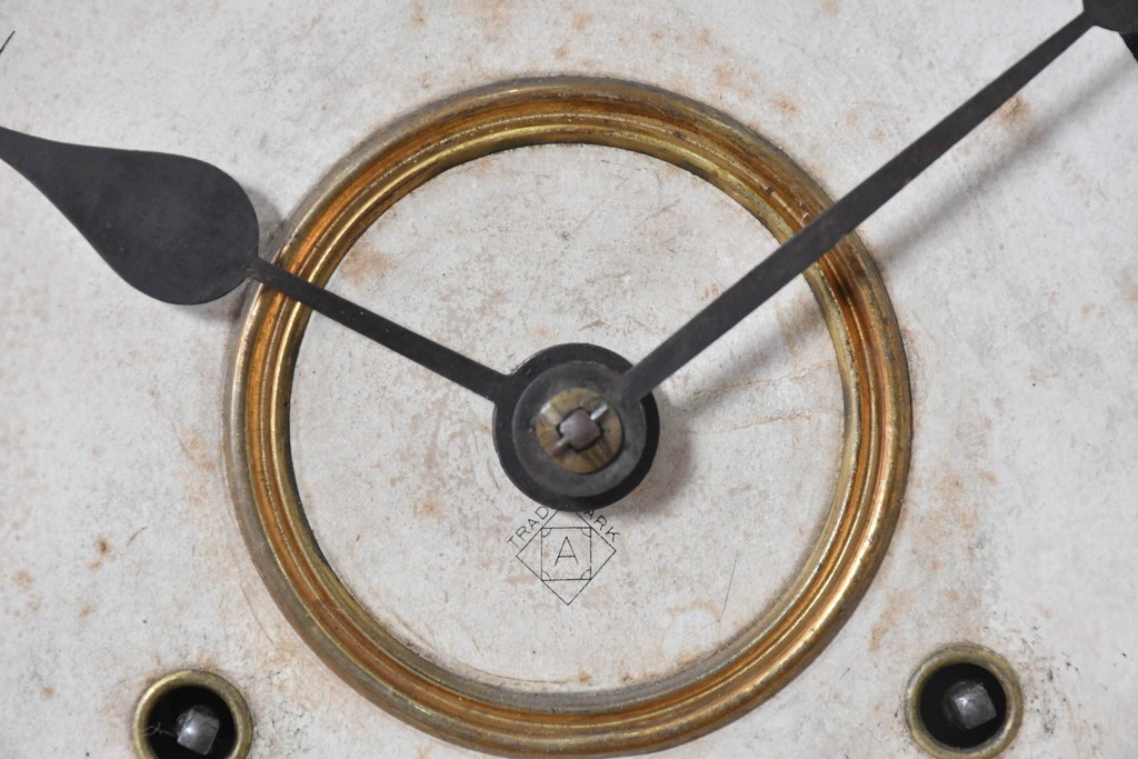 アメリカアンティーク　1900年頃　New Haven Clock Co.(ニューヘブン社)　金色の縁取りがクラシカルな八角形の掛け時計　(R-091813)