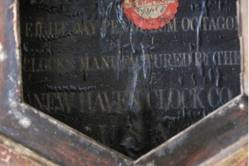 アメリカアンティーク　1900年頃　New Haven Clock Co.(ニューヘブン社)　金色の縁取りがクラシカルな八角形の掛け時計　(R-091813)