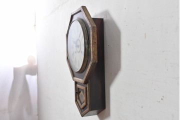 アメリカアンティーク　1900年頃　New Haven Clock Co.(ニューヘブン社)　金色の縁取りがクラシカルな八角形の掛け時計　(R-091813)