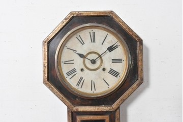 アメリカアンティーク　1900年頃　New Haven Clock Co.(ニューヘブン社)　金色の縁取りがクラシカルな八角形の掛け時計　(R-091813)