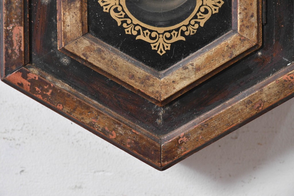 アメリカアンティーク　1900年頃　New Haven Clock Co.(ニューヘブン社)　金色の縁取りがクラシカルな八角形の掛け時計　(R-091813)