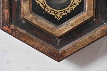 アメリカアンティーク　1900年頃　New Haven Clock Co.(ニューヘブン社)　金色の縁取りがクラシカルな八角形の掛け時計　(R-091813)