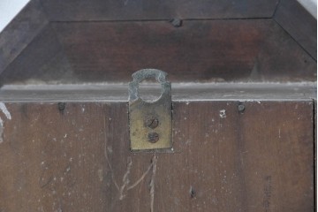 アメリカアンティーク　1900年頃　New Haven Clock Co.(ニューヘブン社)　金色の縁取りがクラシカルな八角形の掛け時計　(R-091813)