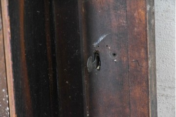 アメリカアンティーク　1900年頃　New Haven Clock Co.(ニューヘブン社)　金色の縁取りがクラシカルな八角形の掛け時計　(R-091813)