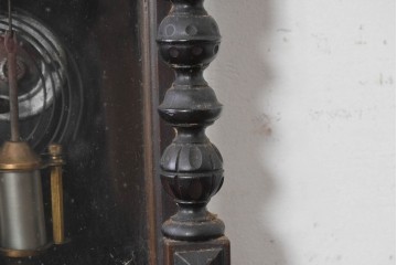 和製アンティーク　大正期　人面飾りと重厚な彫刻装飾が目を引くスリゲル型掛け時計　(R-091814)