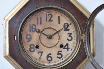 アメリカアンティーク　E.N.WELCH(ウェルチ)社　1890年から1890年頃　金色の縁取りがクラシカルな掛け時計　(R-091816)