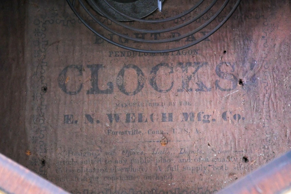 アメリカアンティーク　E.N.WELCH(ウェルチ)社　1890年から1890年頃　金色の縁取りがクラシカルな掛け時計　(R-091816)