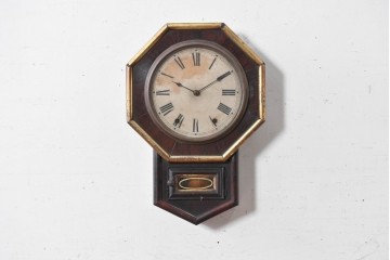 アメリカアンティーク　1880年から1890年頃　金色の縁取りがレトロな掛け時計　(R-091822)