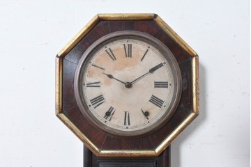 アメリカアンティーク　1880年から1890年頃　金色の縁取りがレトロな掛け時計　(R-091822)