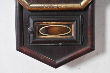 アメリカアンティーク　1880年から1890年頃　金色の縁取りがレトロな掛け時計　(R-091822)