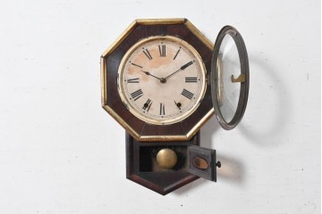 アメリカアンティーク　1880年から1890年頃　金色の縁取りがレトロな掛け時計　(R-091822)
