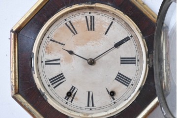 アメリカアンティーク　1880年から1890年頃　金色の縁取りがレトロな掛け時計　(R-091822)