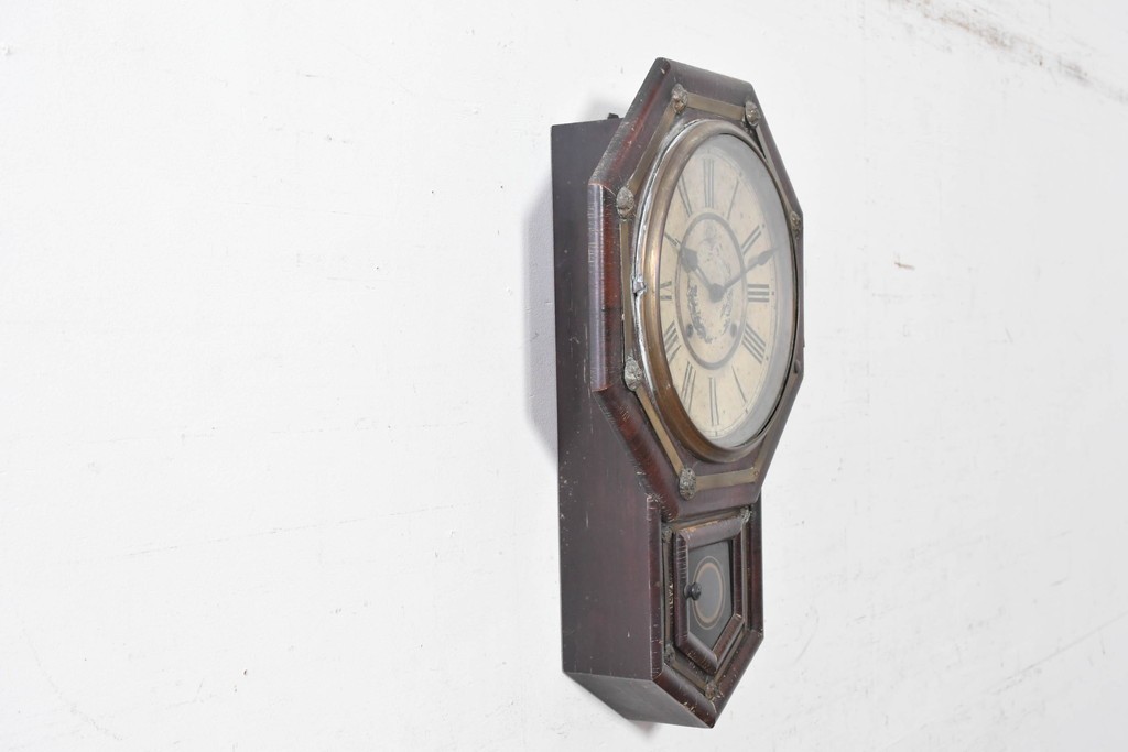 アメリカアンティーク　1900年頃　WATERBURY CLOCK CO.(ウォーターベリー)　花モチーフの装飾と金色のラインがお洒落な掛け時計　(R-091824)