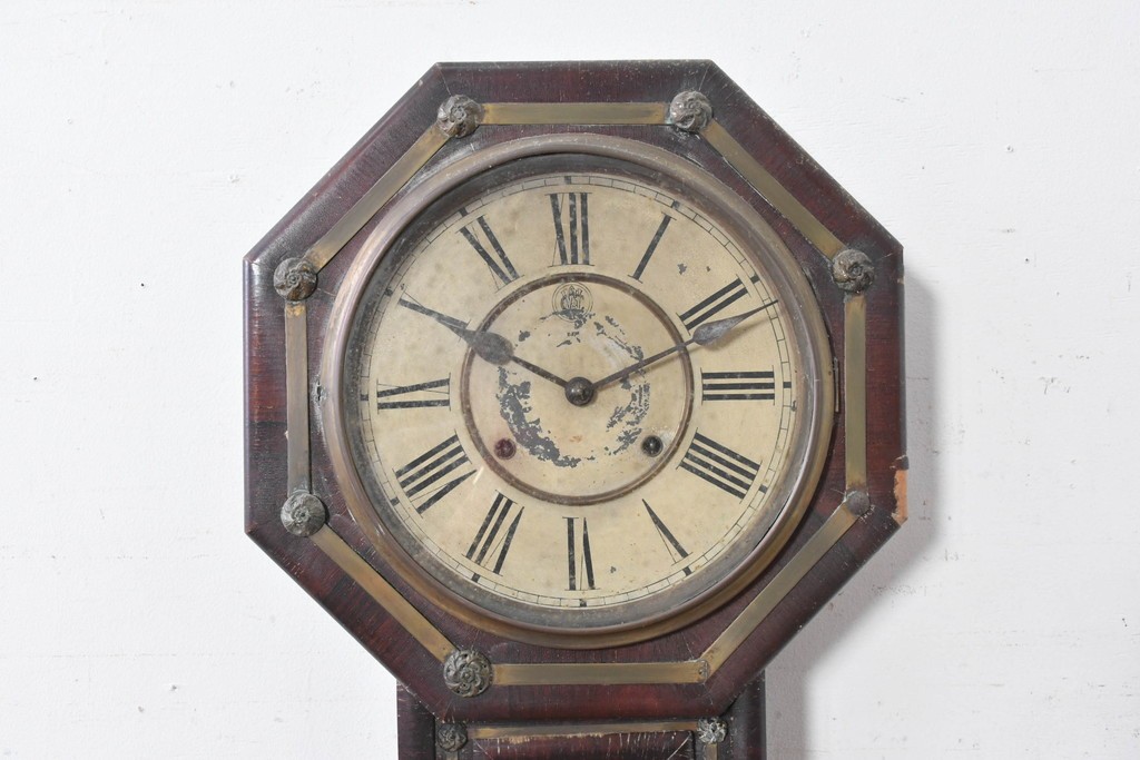 アメリカアンティーク　1900年頃　WATERBURY CLOCK CO.(ウォーターベリー)　花モチーフの装飾と金色のラインがお洒落な掛け時計　(R-091824)