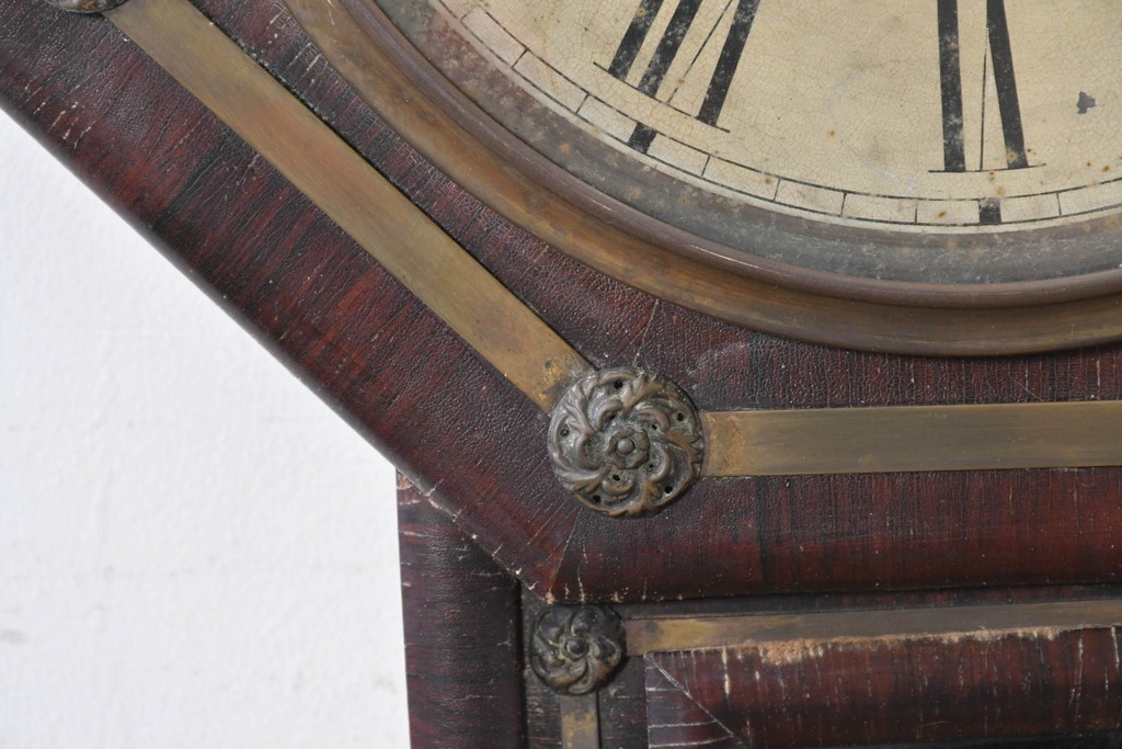 アメリカアンティーク　1900年頃　WATERBURY CLOCK CO.(ウォーターベリー)　花モチーフの装飾と金色のラインがお洒落な掛け時計　(R-091824)
