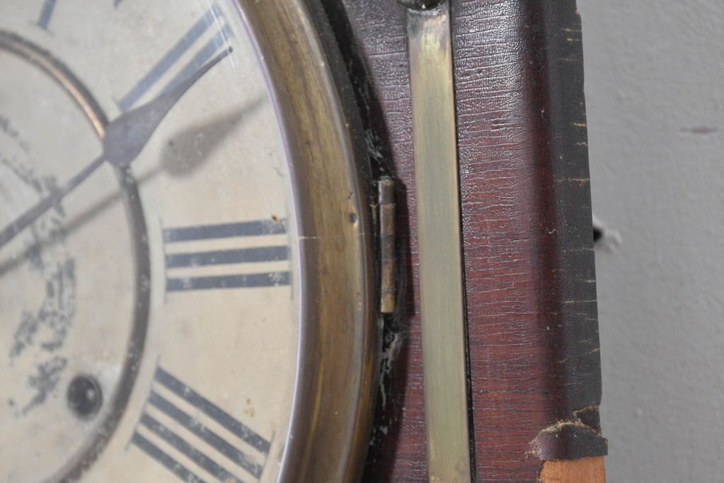 アメリカアンティーク　1900年頃　WATERBURY CLOCK CO.(ウォーターベリー)　花モチーフの装飾と金色のラインがお洒落な掛け時計　(R-091824)