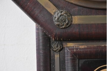 アメリカアンティーク　1900年頃　WATERBURY CLOCK CO.(ウォーターベリー)　花モチーフの装飾と金色のラインがお洒落な掛け時計　(R-091824)