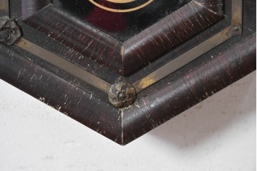 アメリカアンティーク　1900年頃　WATERBURY CLOCK CO.(ウォーターベリー)　花モチーフの装飾と金色のラインがお洒落な掛け時計　(R-091824)