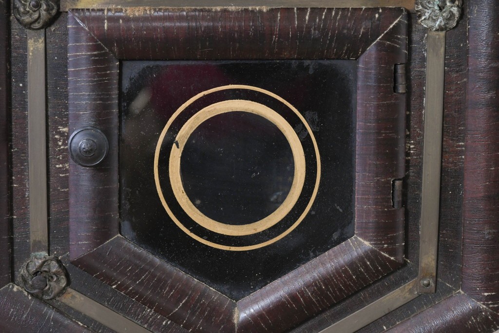 アメリカアンティーク　1900年頃　WATERBURY CLOCK CO.(ウォーターベリー)　花モチーフの装飾と金色のラインがお洒落な掛け時計　(R-091824)