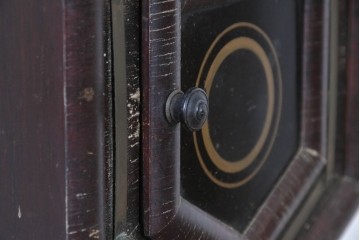 アメリカアンティーク　1900年頃　WATERBURY CLOCK CO.(ウォーターベリー)　花モチーフの装飾と金色のラインがお洒落な掛け時計　(R-091824)