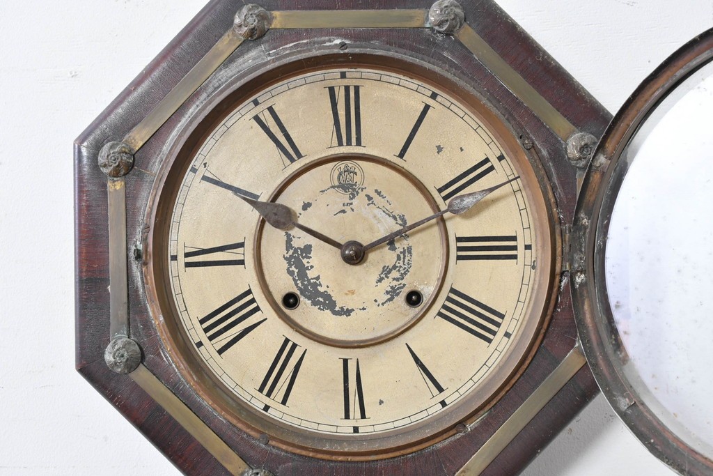 アメリカアンティーク　1900年頃　WATERBURY CLOCK CO.(ウォーターベリー)　花モチーフの装飾と金色のラインがお洒落な掛け時計　(R-091824)