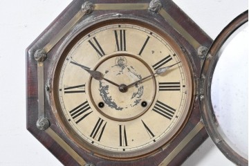 アメリカアンティーク　1900年頃　WATERBURY CLOCK CO.(ウォーターベリー)　花モチーフの装飾と金色のラインがお洒落な掛け時計　(R-091824)