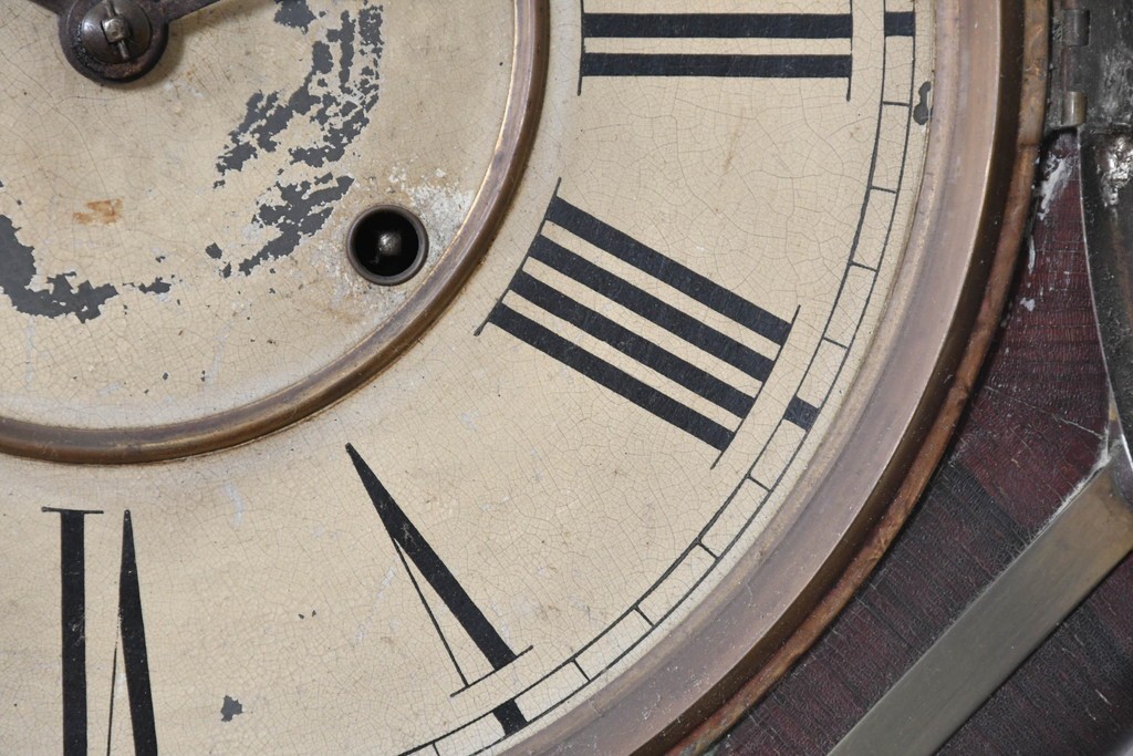 アメリカアンティーク　1900年頃　WATERBURY CLOCK CO.(ウォーターベリー)　花モチーフの装飾と金色のラインがお洒落な掛け時計　(R-091824)