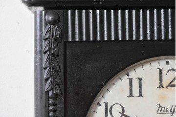 和製ヴィンテージ　昭和中期　Meiji(明治時計社)　クラシカルな装飾と金文字が目を惹く大型の掛け時計　(R-091825)