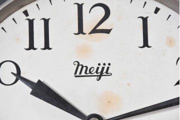 和製ヴィンテージ　昭和中期　Meiji(明治時計社)　クラシカルな装飾と金文字が目を惹く大型の掛け時計　(R-091825)