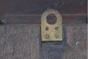 和製ヴィンテージ　昭和中期　Meiji(明治時計社)　クラシカルな装飾と金文字が目を惹く大型の掛け時計　(R-091825)