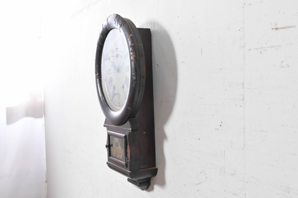 アメリカアンティーク　1870年頃　Ansonia Clock Company(アンソニア)　ローマ数字と日付目盛りを配した丸型文字盤の掛け時計　(R-091835)
