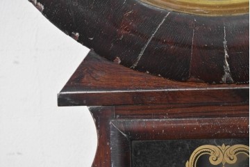 アメリカアンティーク　1870年頃　Ansonia Clock Company(アンソニア)　ローマ数字と日付目盛りを配した丸型文字盤の掛け時計　(R-091835)
