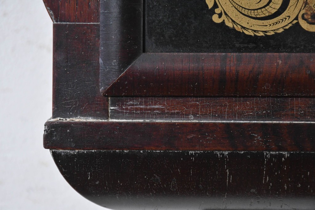 アメリカアンティーク　1870年頃　Ansonia Clock Company(アンソニア)　ローマ数字と日付目盛りを配した丸型文字盤の掛け時計　(R-091835)