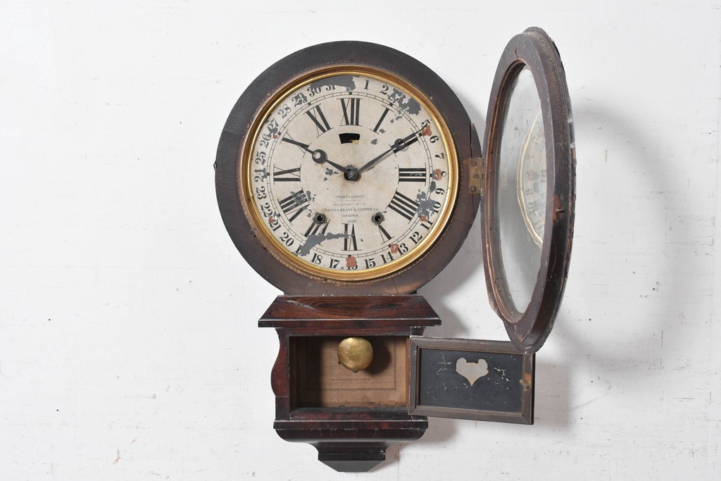 アメリカアンティーク　1870年頃　Ansonia Clock Company(アンソニア)　ローマ数字と日付目盛りを配した丸型文字盤の掛け時計　(R-091835)