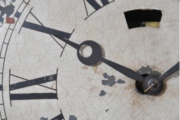 アメリカアンティーク　1870年頃　Ansonia Clock Company(アンソニア)　ローマ数字と日付目盛りを配した丸型文字盤の掛け時計　(R-091835)
