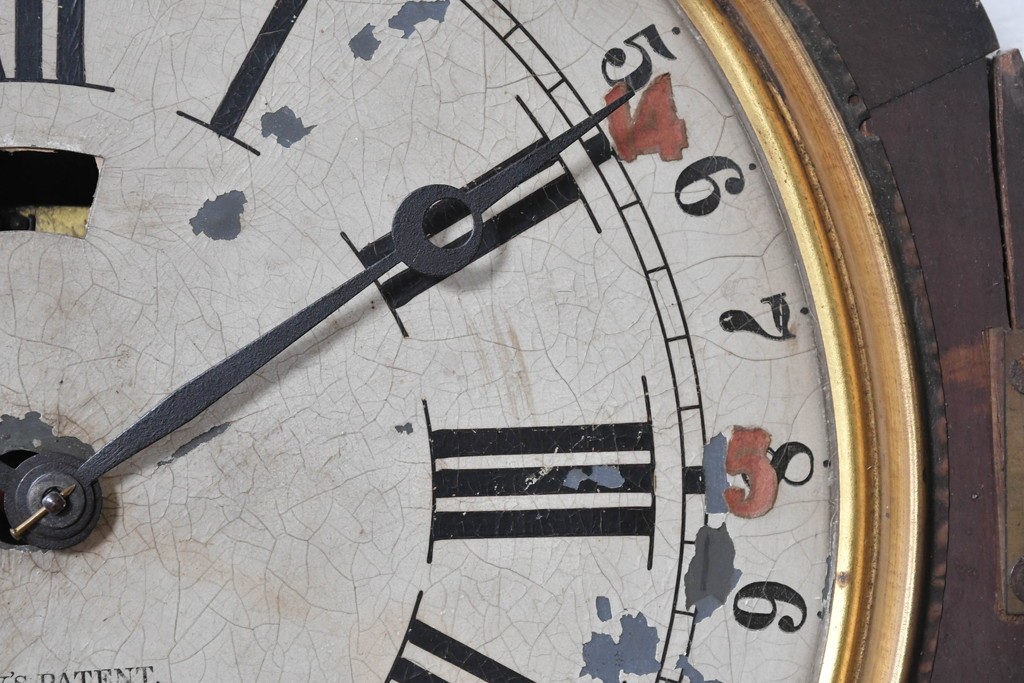 アメリカアンティーク　1870年頃　Ansonia Clock Company(アンソニア)　ローマ数字と日付目盛りを配した丸型文字盤の掛け時計　(R-091835)