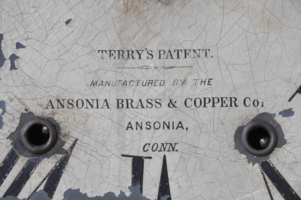 アメリカアンティーク　1870年頃　Ansonia Clock Company(アンソニア)　ローマ数字と日付目盛りを配した丸型文字盤の掛け時計　(R-091835)