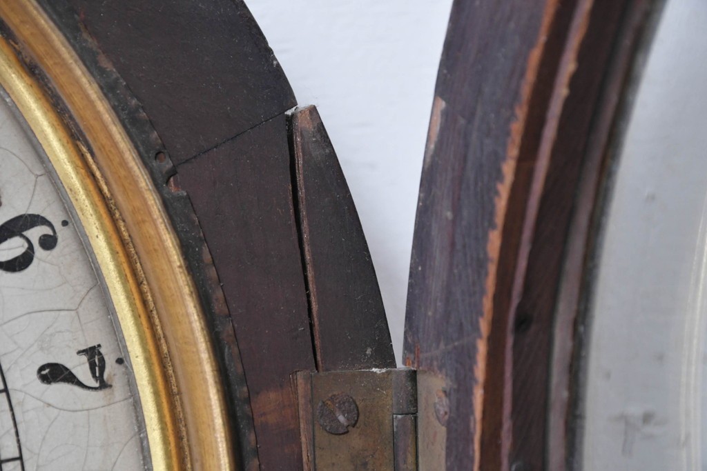 アメリカアンティーク　1870年頃　Ansonia Clock Company(アンソニア)　ローマ数字と日付目盛りを配した丸型文字盤の掛け時計　(R-091835)