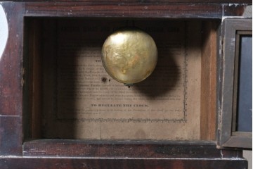 アメリカアンティーク　1870年頃　Ansonia Clock Company(アンソニア)　ローマ数字と日付目盛りを配した丸型文字盤の掛け時計　(R-091835)