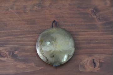 アメリカアンティーク　1870年頃　Ansonia Clock Company(アンソニア)　ローマ数字と日付目盛りを配した丸型文字盤の掛け時計　(R-091835)