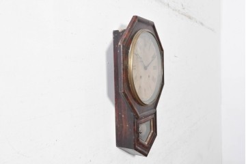 アメリカアンティーク　1870年から1890年頃　E. N. Welch Manufacturing Co.(E. N. ウェルチ)　八角形のフレームとローマ数字文字盤が目を引く掛け時計　(R-091836)