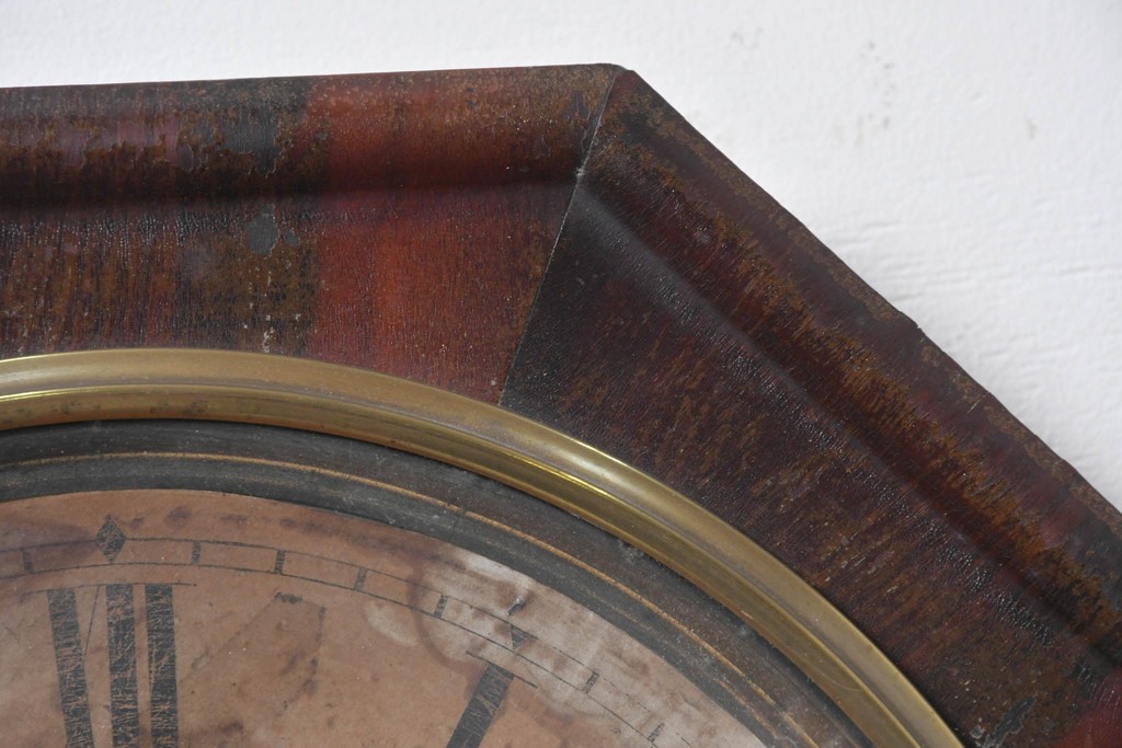 アメリカアンティーク　1870年から1890年頃　E. N. Welch Manufacturing Co.(E. N. ウェルチ)　八角形のフレームとローマ数字文字盤が目を引く掛け時計　(R-091836)