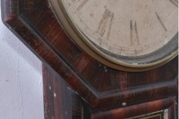 アメリカアンティーク　1870年から1890年頃　E. N. Welch Manufacturing Co.(E. N. ウェルチ)　八角形のフレームとローマ数字文字盤が目を引く掛け時計　(R-091836)