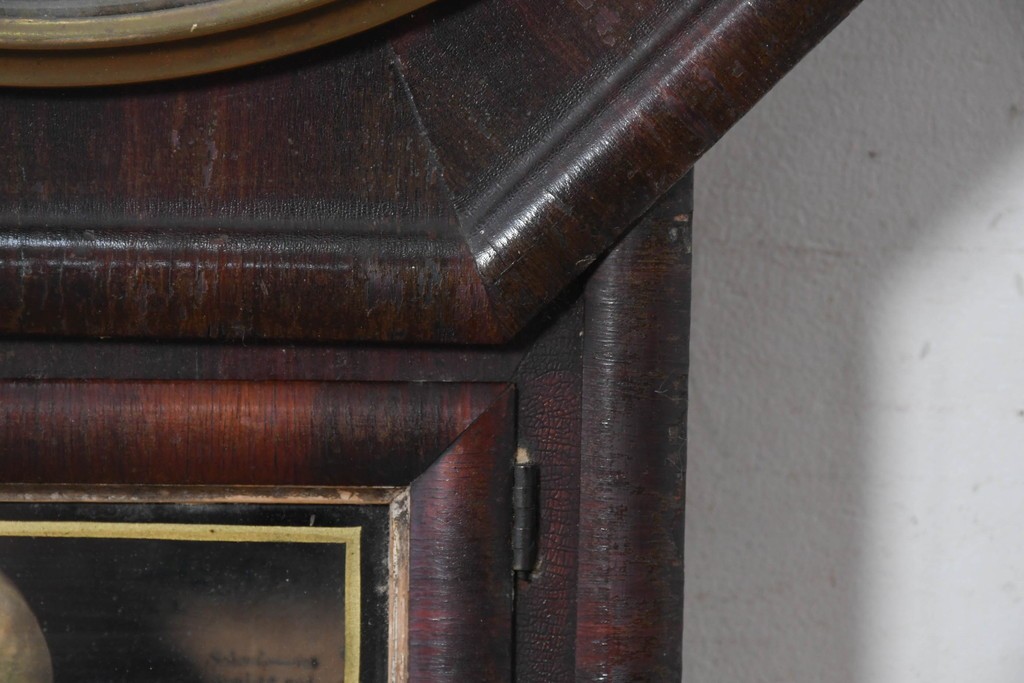 アメリカアンティーク　1870年から1890年頃　E. N. Welch Manufacturing Co.(E. N. ウェルチ)　八角形のフレームとローマ数字文字盤が目を引く掛け時計　(R-091836)