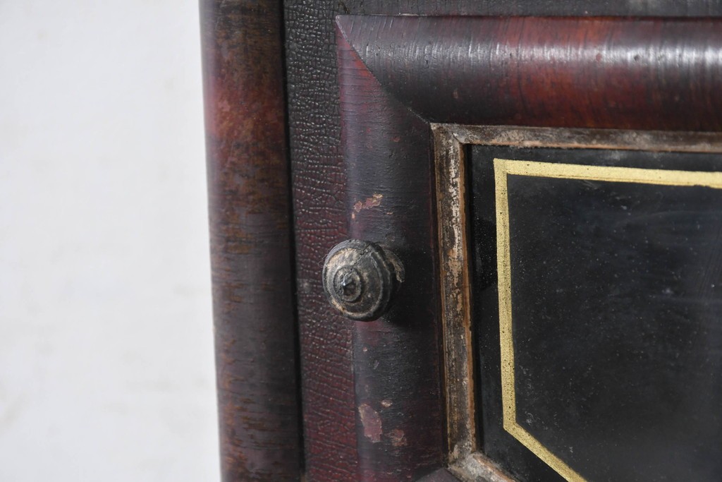 アメリカアンティーク　1870年から1890年頃　E. N. Welch Manufacturing Co.(E. N. ウェルチ)　八角形のフレームとローマ数字文字盤が目を引く掛け時計　(R-091836)