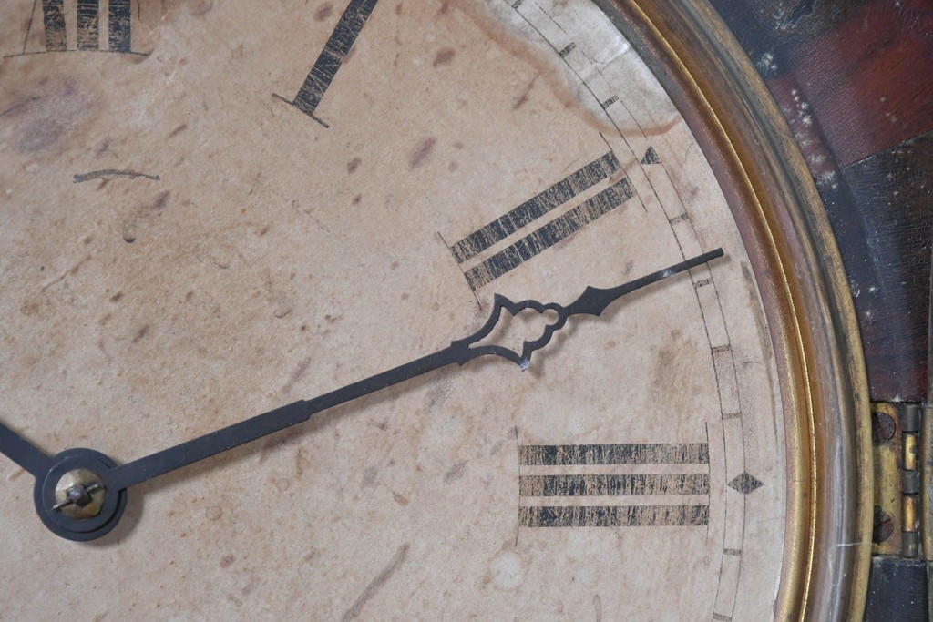 アメリカアンティーク　1870年から1890年頃　E. N. Welch Manufacturing Co.(E. N. ウェルチ)　八角形のフレームとローマ数字文字盤が目を引く掛け時計　(R-091836)