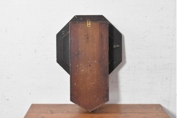アメリカアンティーク　1870年から1890年頃　E. N. Welch Manufacturing Co.(E. N. ウェルチ)　八角形のフレームとローマ数字文字盤が目を引く掛け時計　(R-091836)
